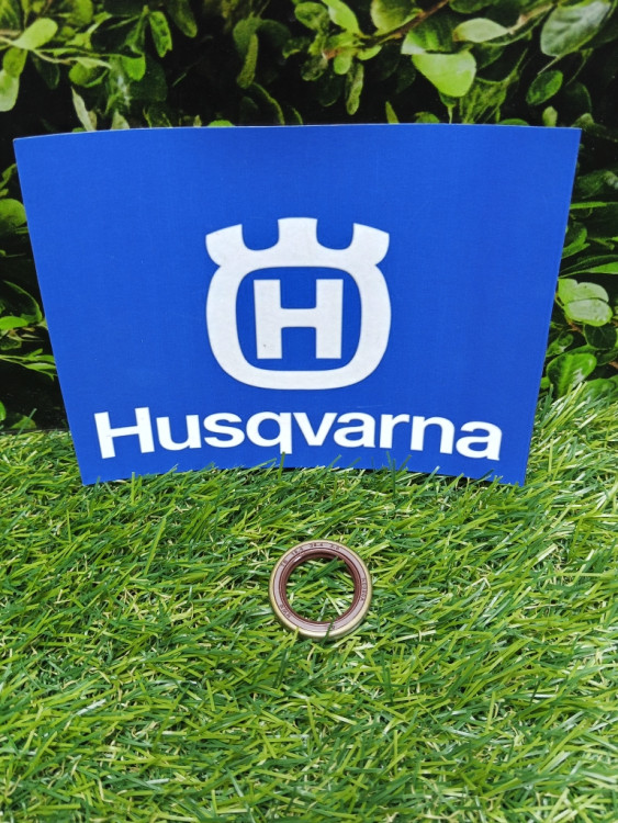 Сальник правый на Husqvarna 365, 372 (5032603-01) FarmerTec PJ36519DPRO Сальник правый на Husqvarna 365, 372 (5032603-01) FarmerTec PJ36519DPRO