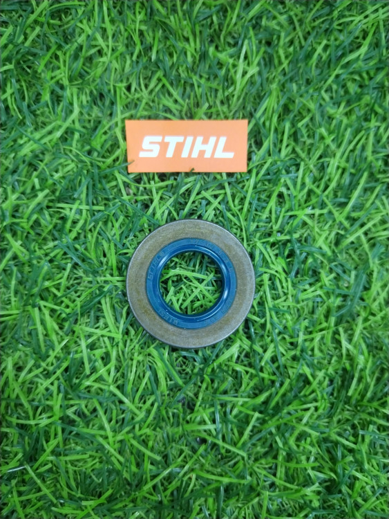 Сальник коленвала на бензопилы STIHL MS 660,661 (17х32,9х3,6) правый  9640-003-1850