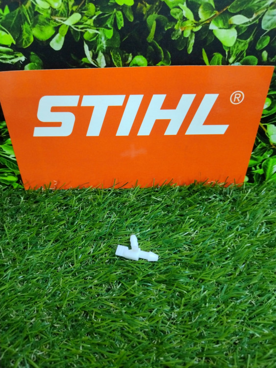 Угловой патрубок на бензопилы STIHL MS 181,211,661 1139-122-3900 Угловой патрубок на бензопилы STIHL MS 181,211,661 1139-122-3900