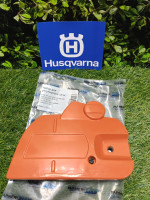 Крышка цепной звездочки на Husqvarna 445 (5440979-02) FarmerTec PJ44506